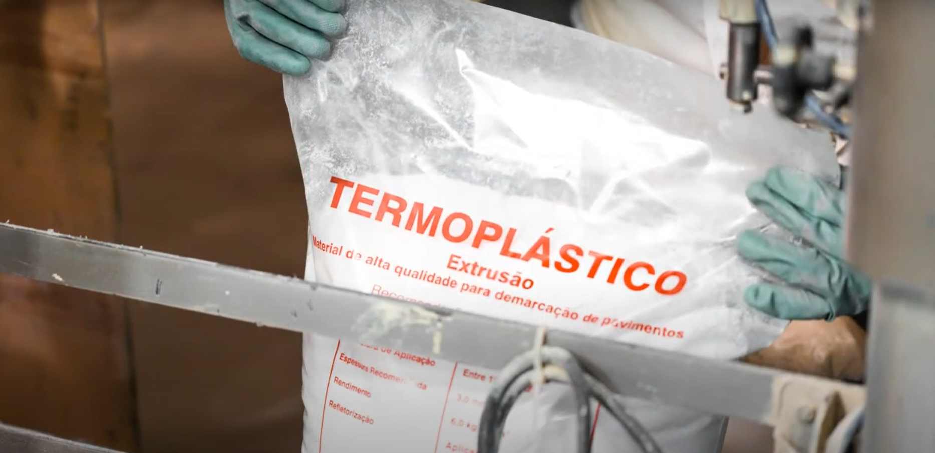 Termoplástico com Embalagem Termofundível: Eficiência e Sustentabilidade na Demarcação Viária