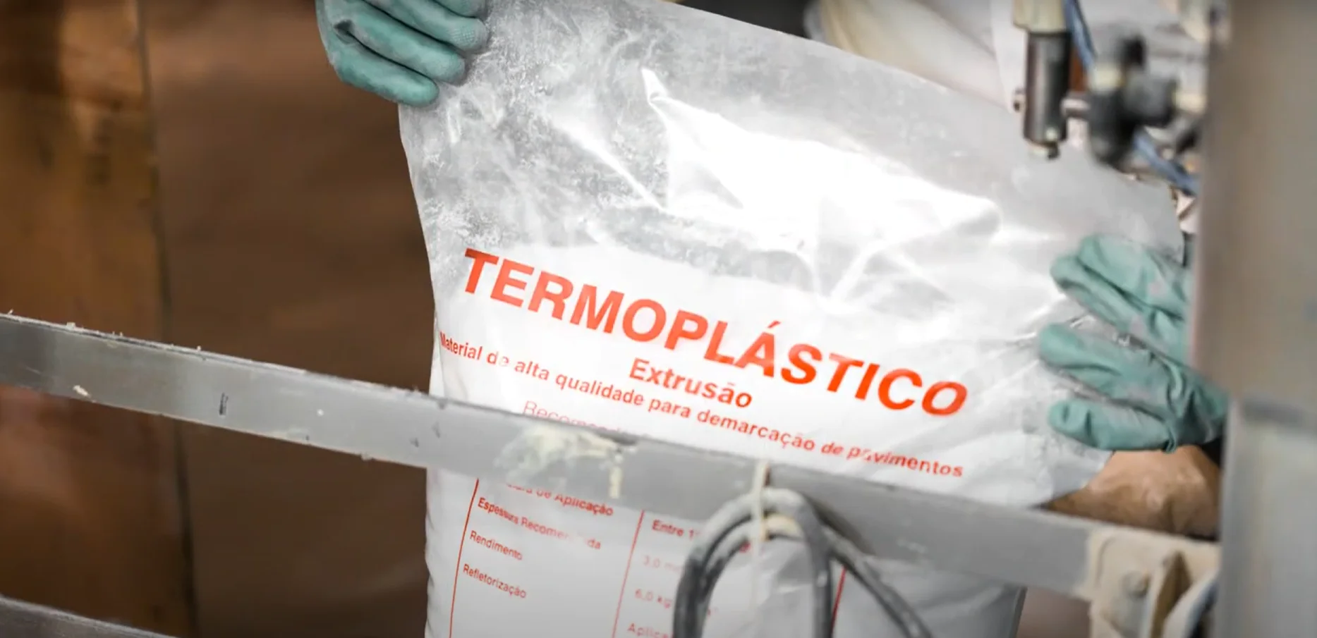 Termoplástico com Embalagem Termofundível: Eficiência e Sustentabilidade na Demarcação Viária
